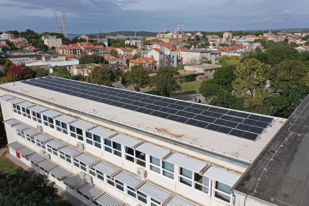 PULA Završeno postavljanje sunčanih elektrana na dvije osnovne škole